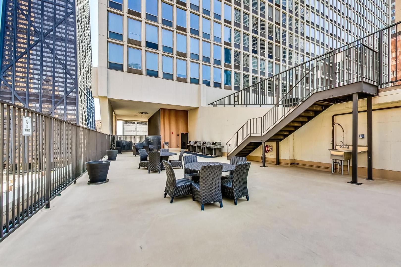 111 E Chestnut Street Unit: 15K