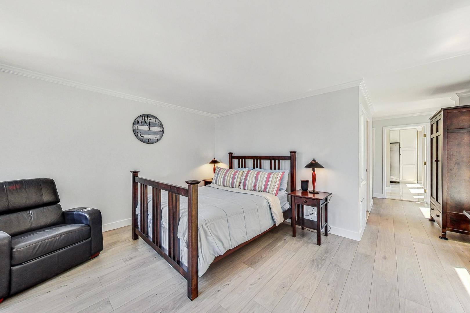 111 E Chestnut Street Unit: 15K