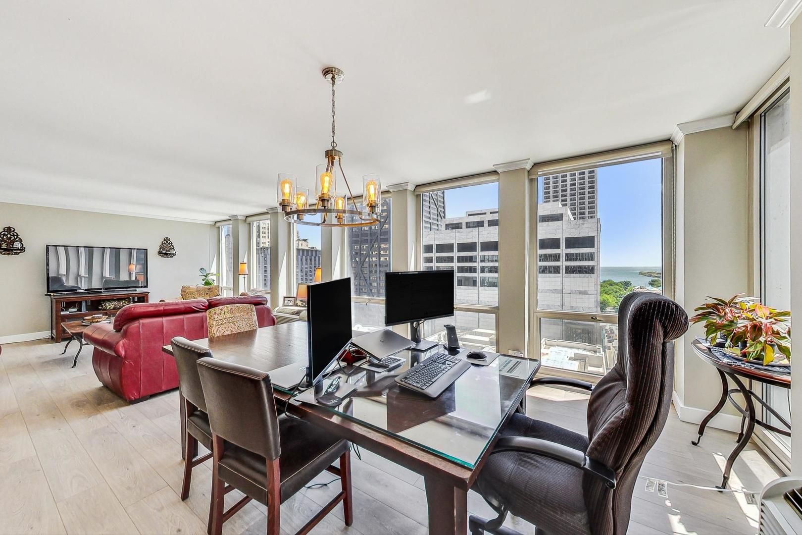 111 E Chestnut Street Unit: 15K