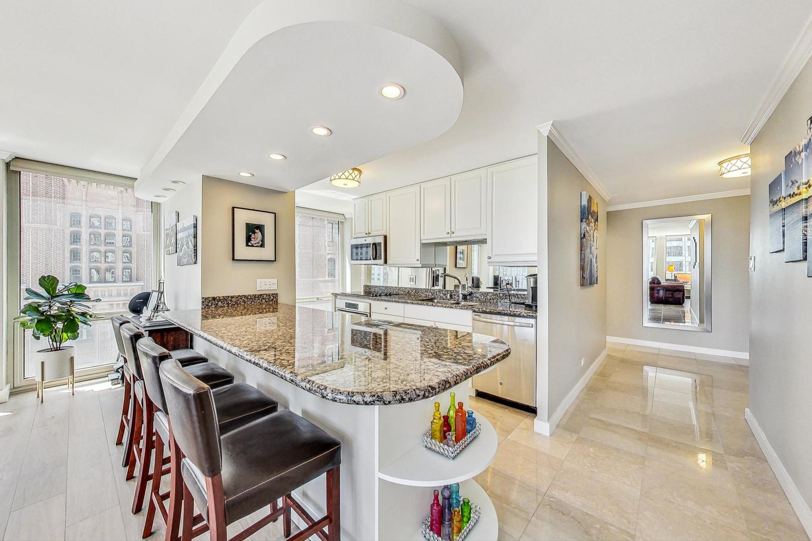 111 E Chestnut Street Unit: 15K