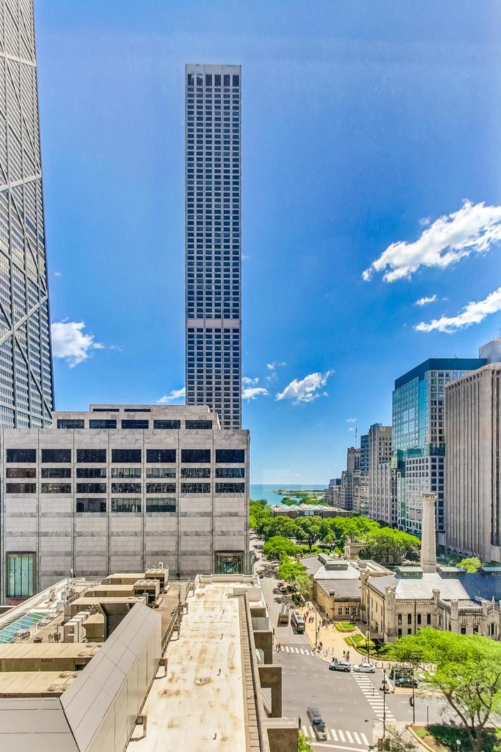 111 E Chestnut Street Unit: 15K