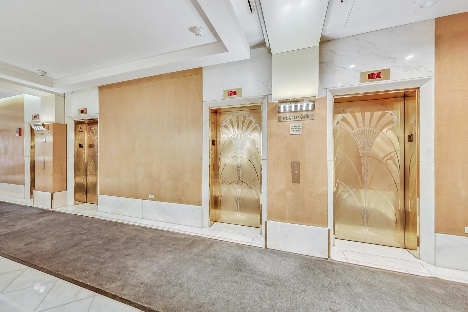 111 E Chestnut Street Unit: 15K