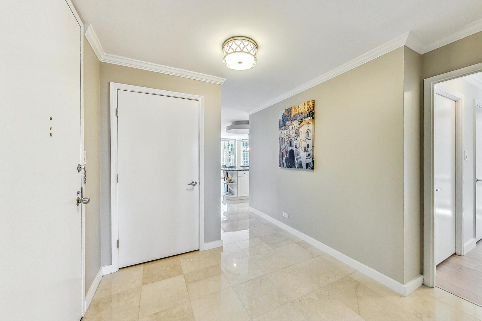111 E Chestnut Street Unit: 15K