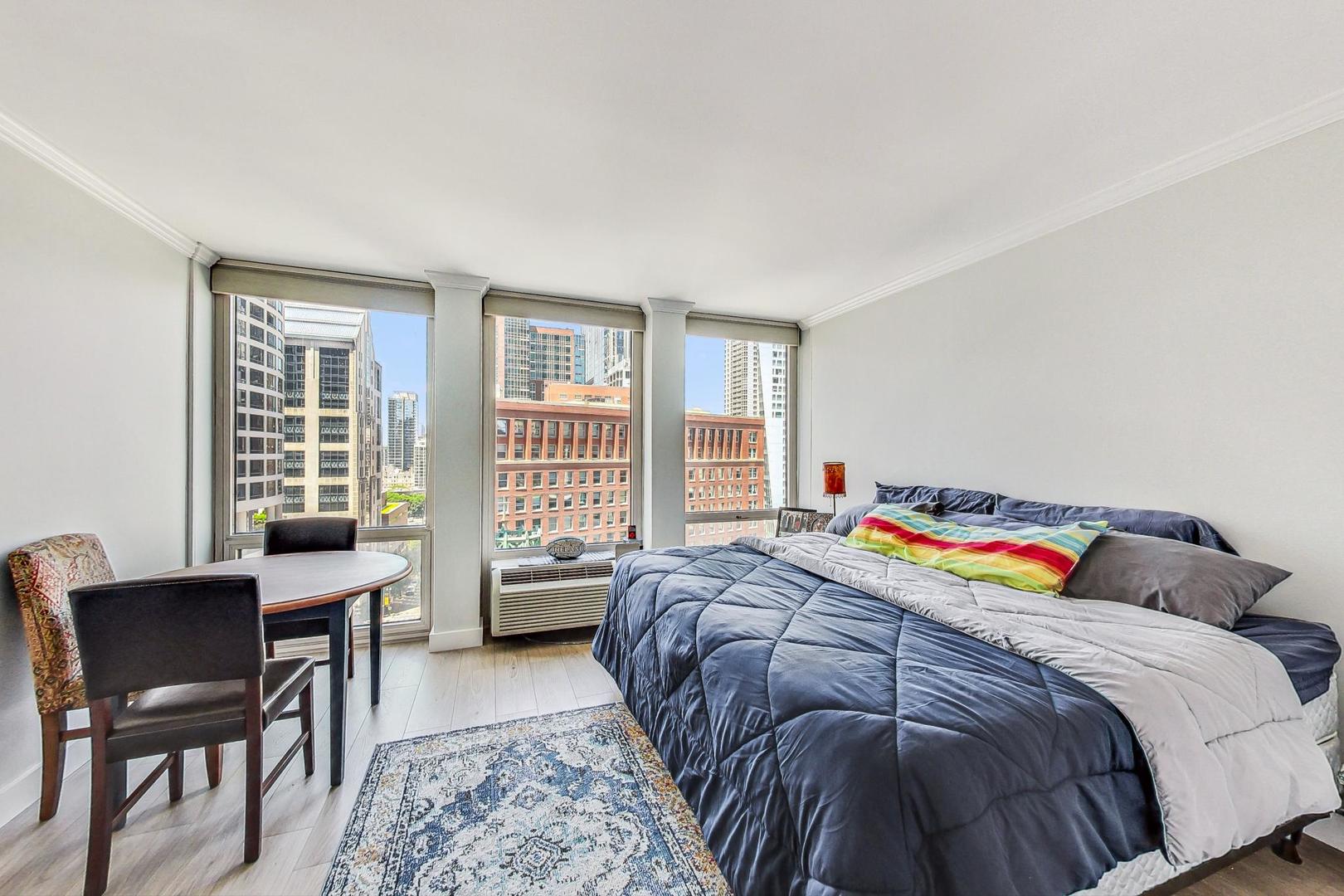 111 E Chestnut Street Unit: 15K