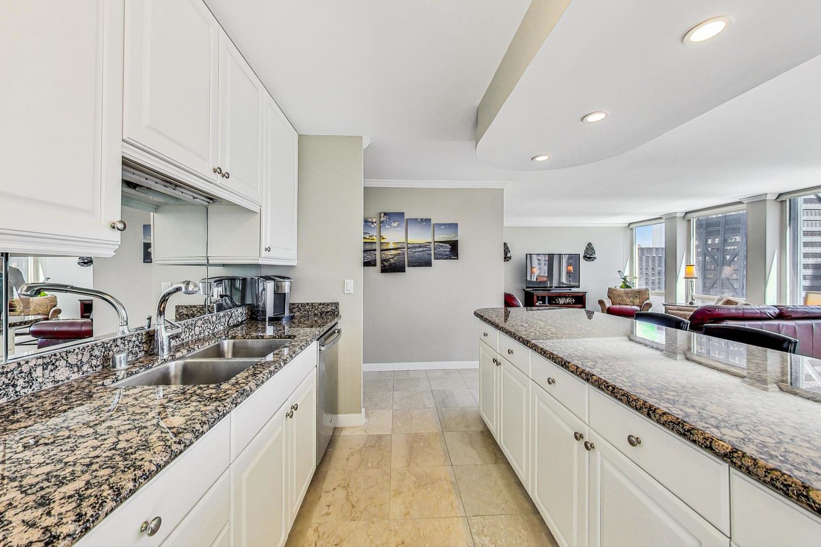 111 E Chestnut Street Unit: 15K