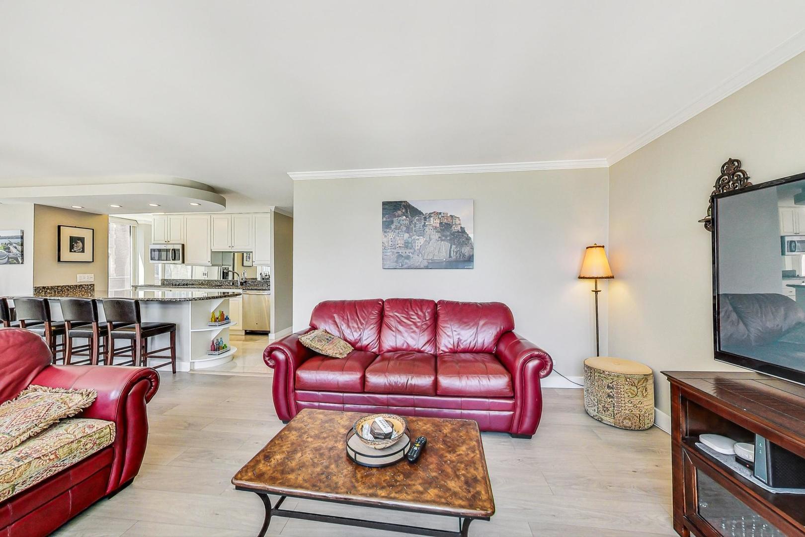 111 E Chestnut Street Unit: 15K