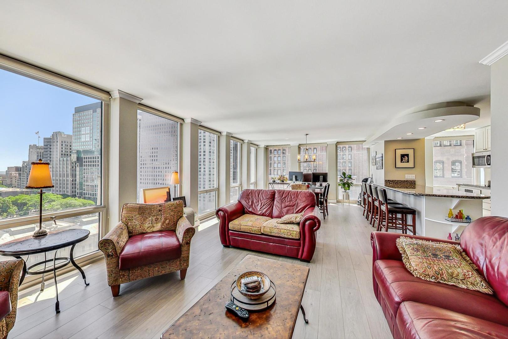 111 E Chestnut Street Unit: 15K