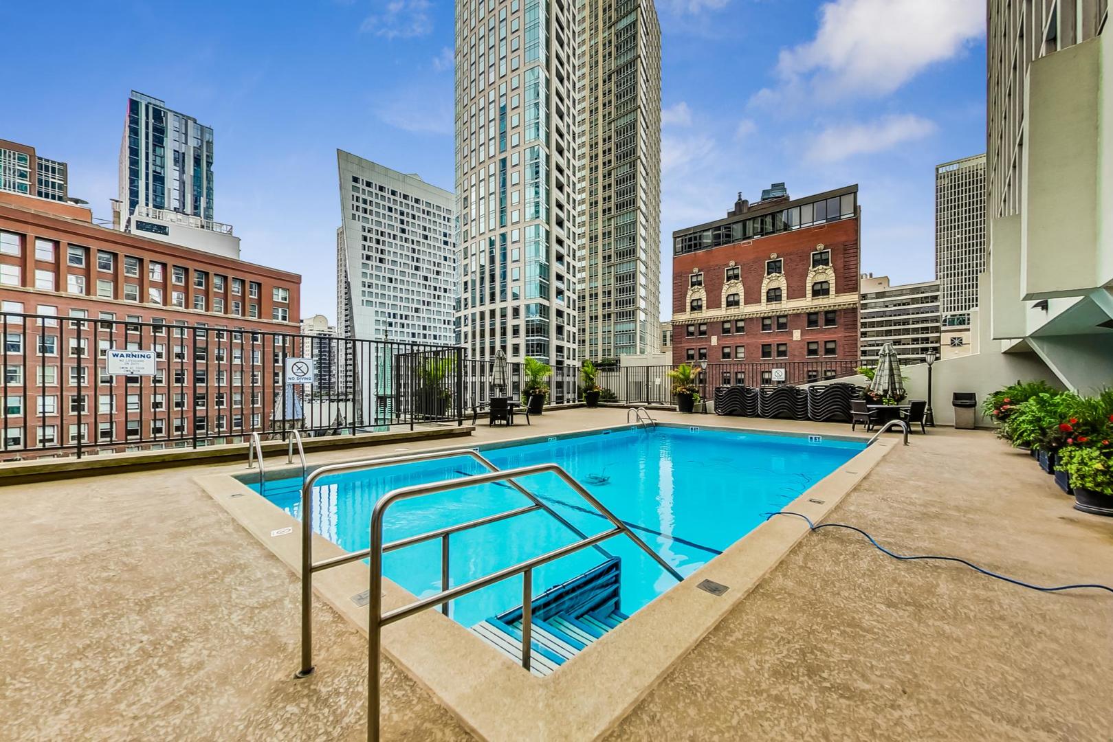 111 E Chestnut Street Unit: 15K
