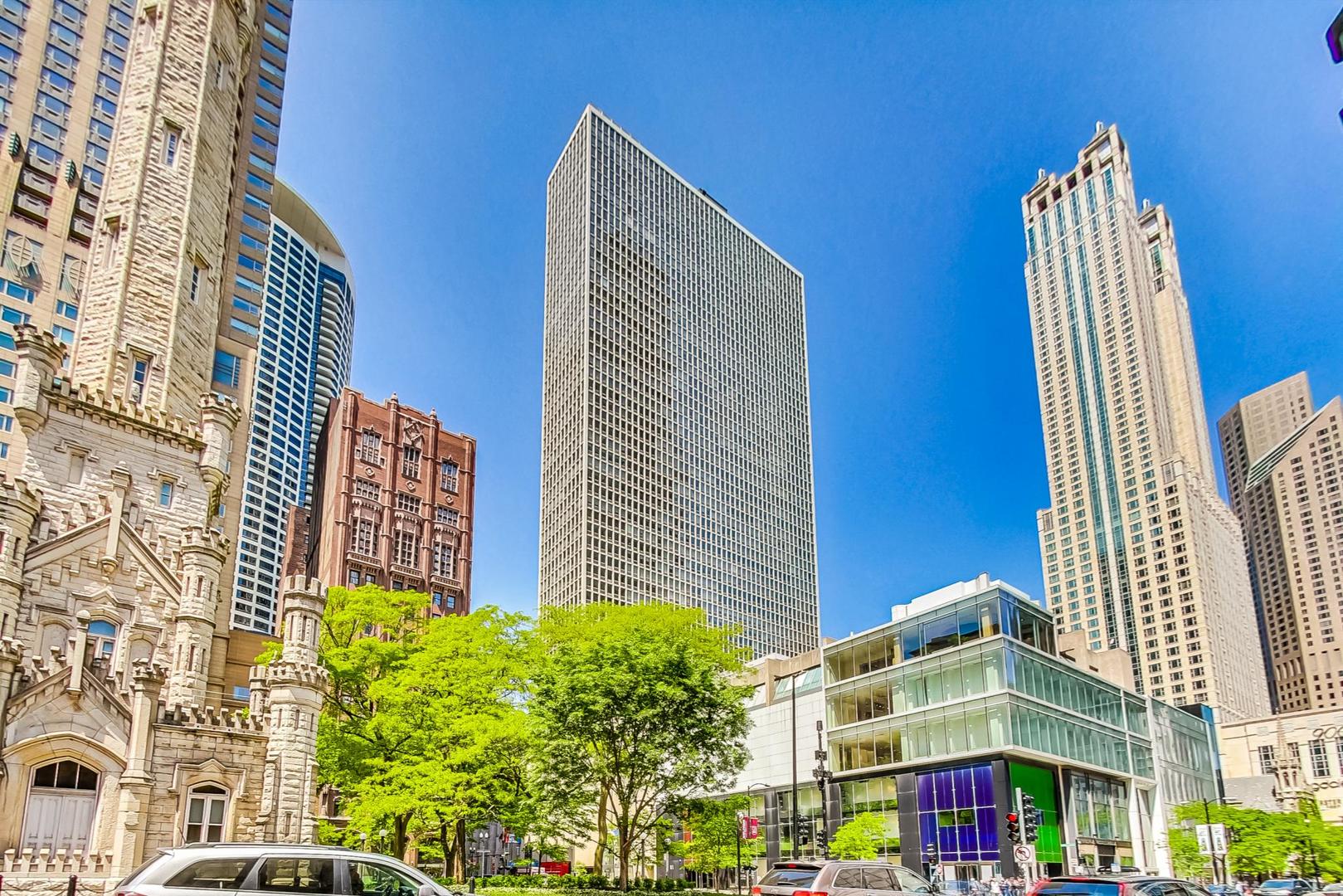 111 E Chestnut Street Unit: 15K