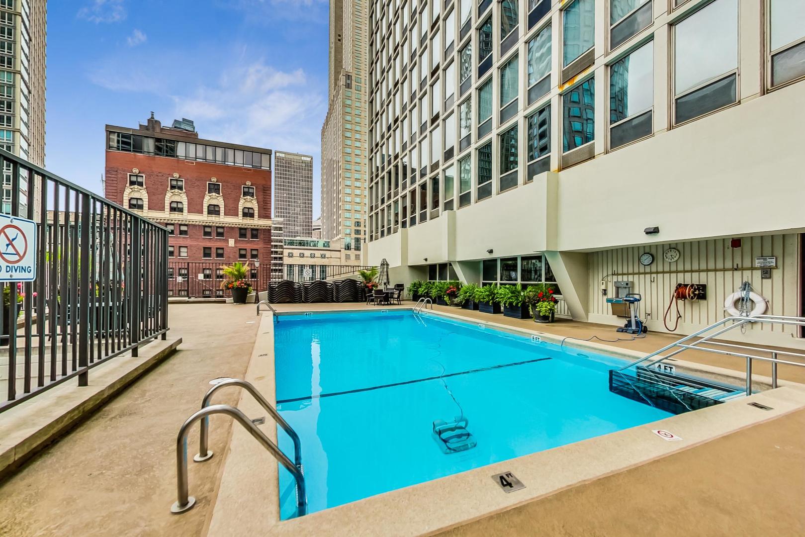 111 E Chestnut Street Unit: 15K