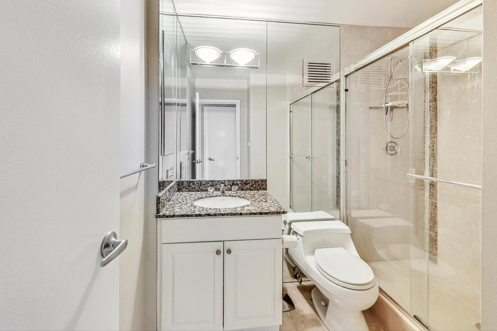 111 E Chestnut Street Unit: 15K