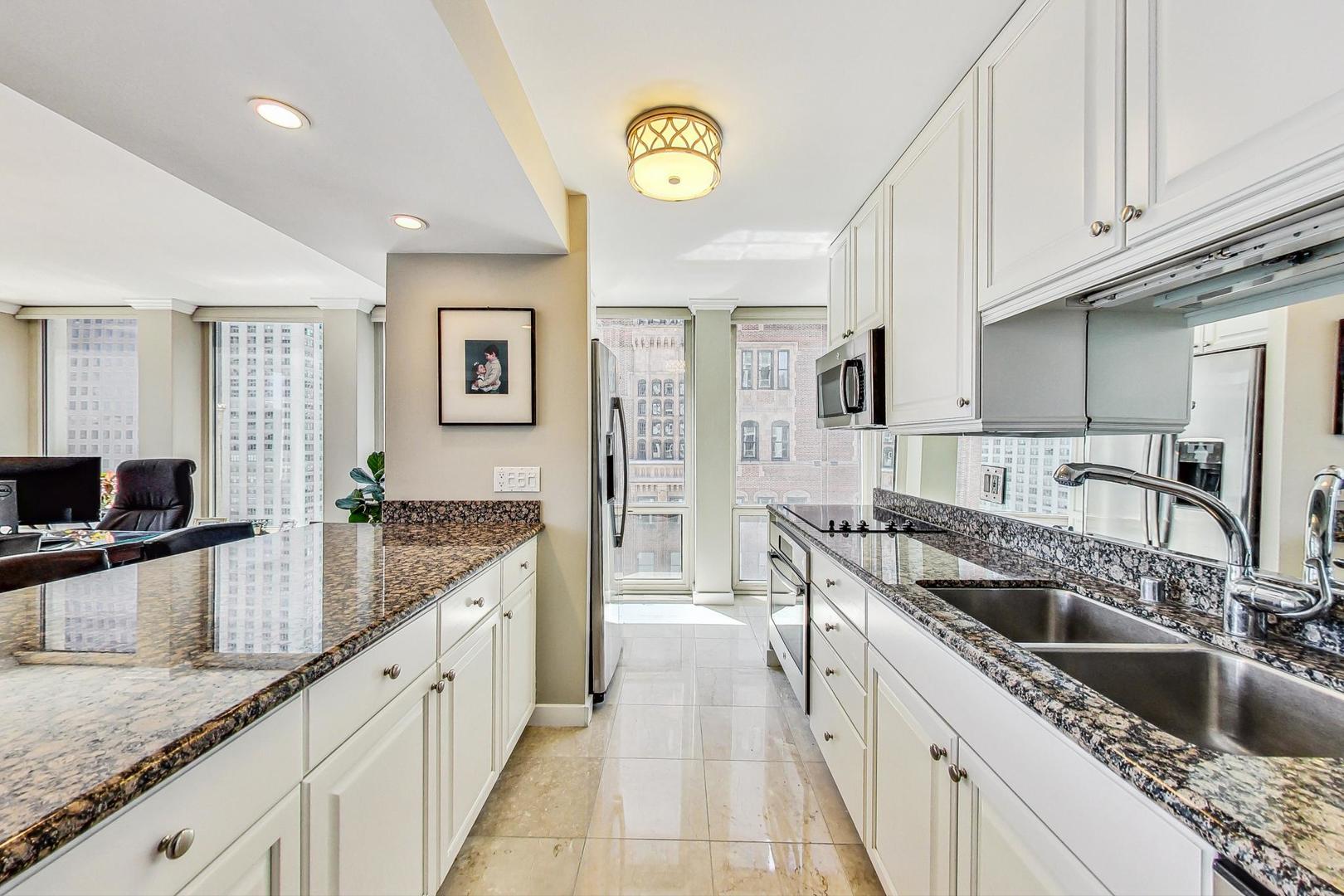 111 E Chestnut Street Unit: 15K