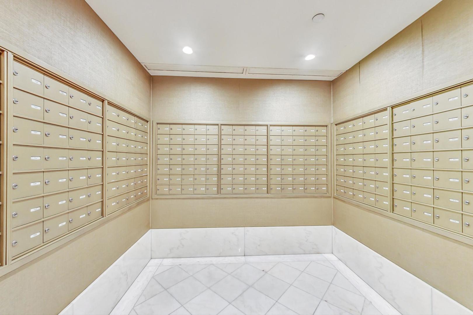 111 E Chestnut Street Unit: 15K
