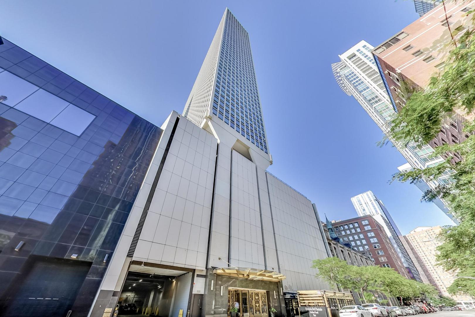 111 E Chestnut Street Unit: 15K