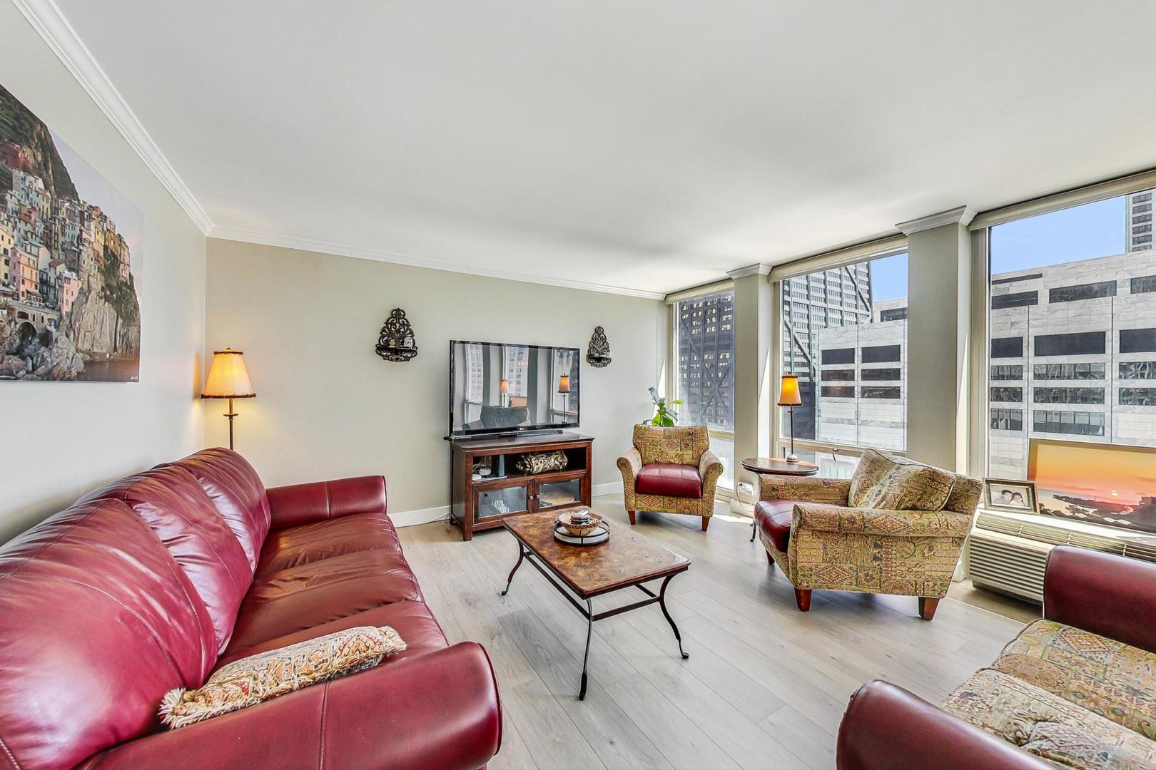 111 E Chestnut Street Unit: 15K