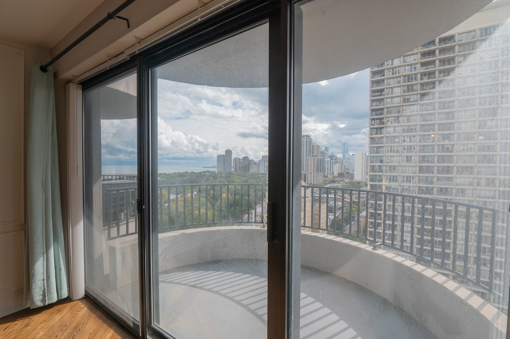 2020 N Lincoln Park West Unit: 18J