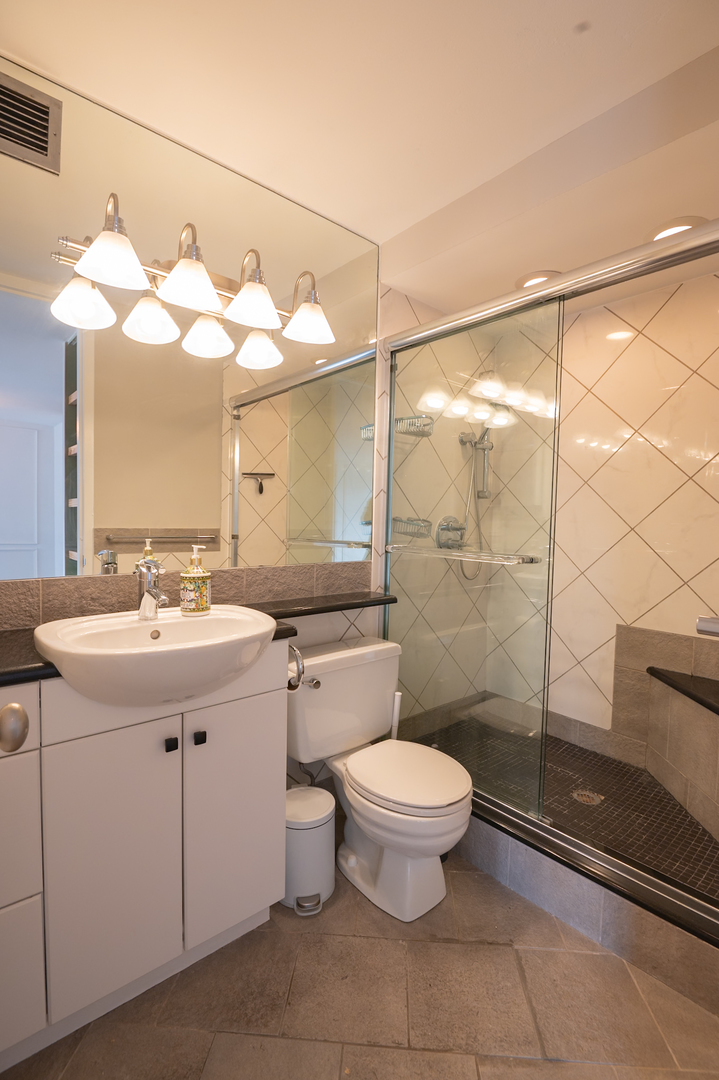 2020 N Lincoln Park West Unit: 18J