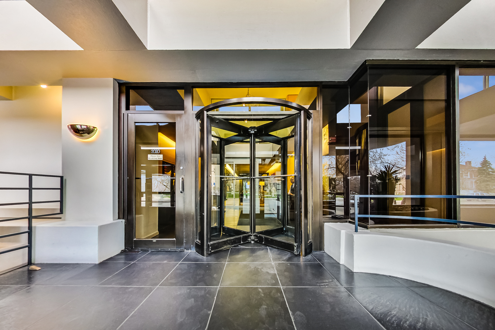 2020 N Lincoln Park West Unit: 18J