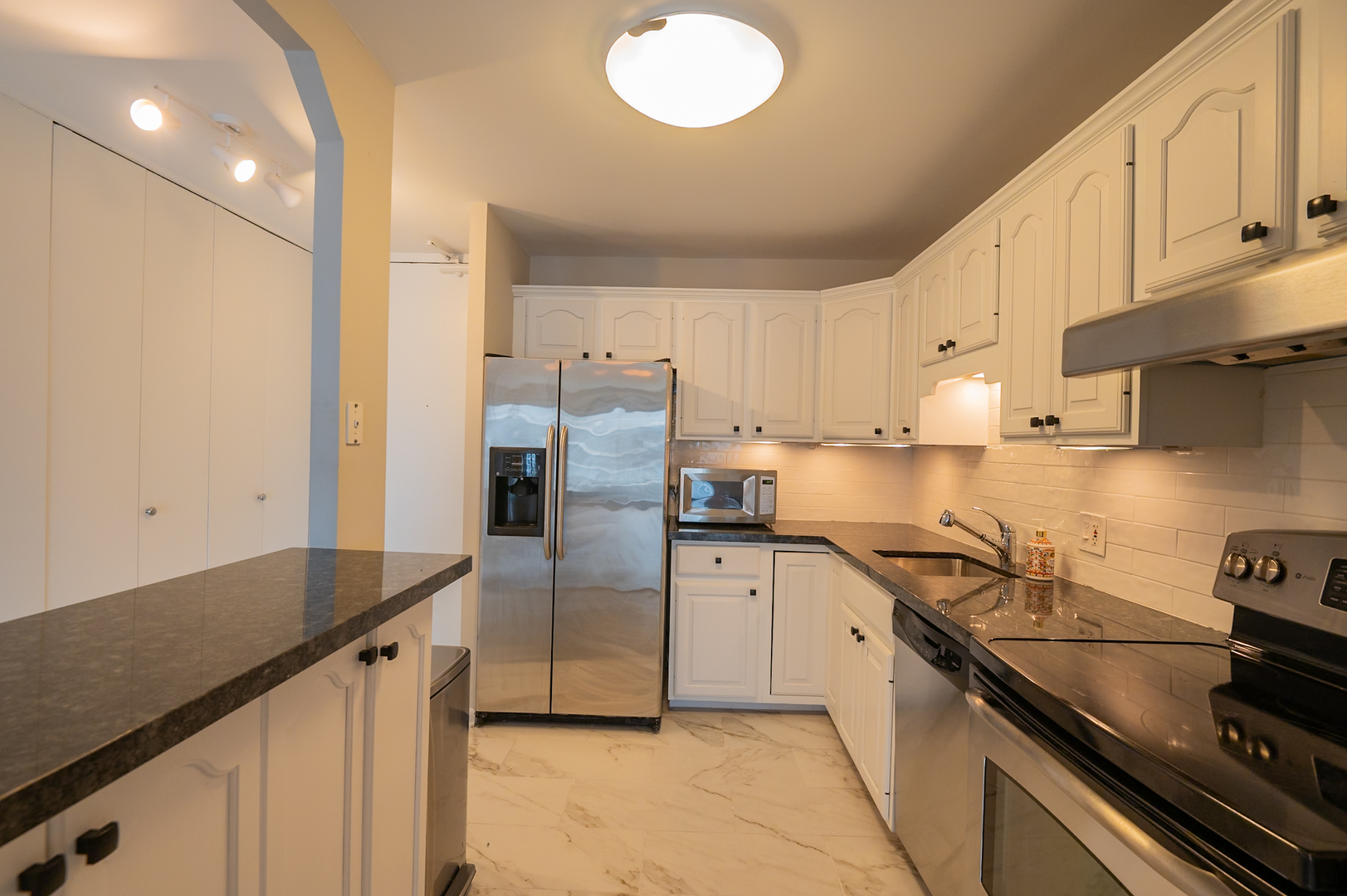 2020 N Lincoln Park West Unit: 18J