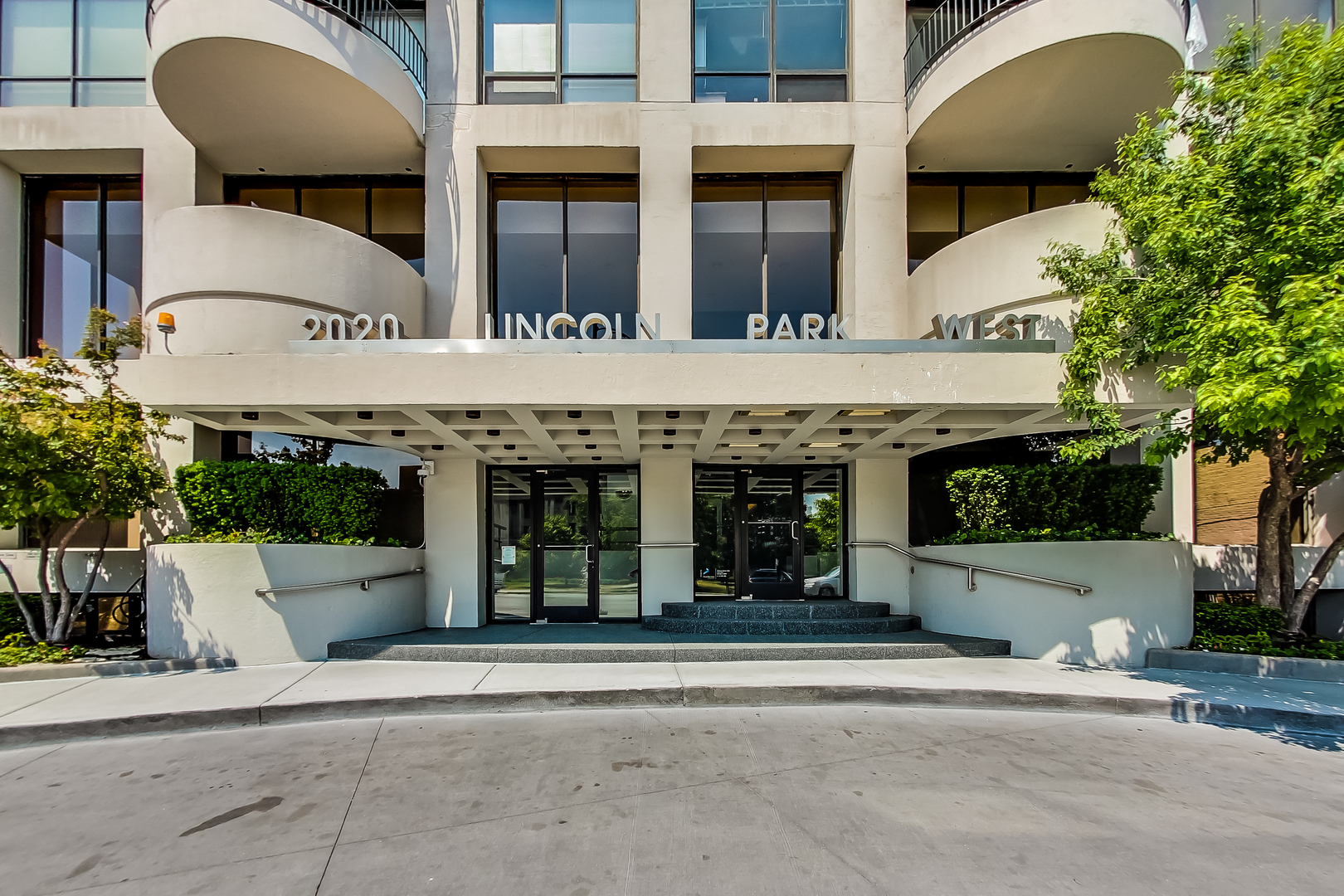 2020 N Lincoln Park West Unit: 18J