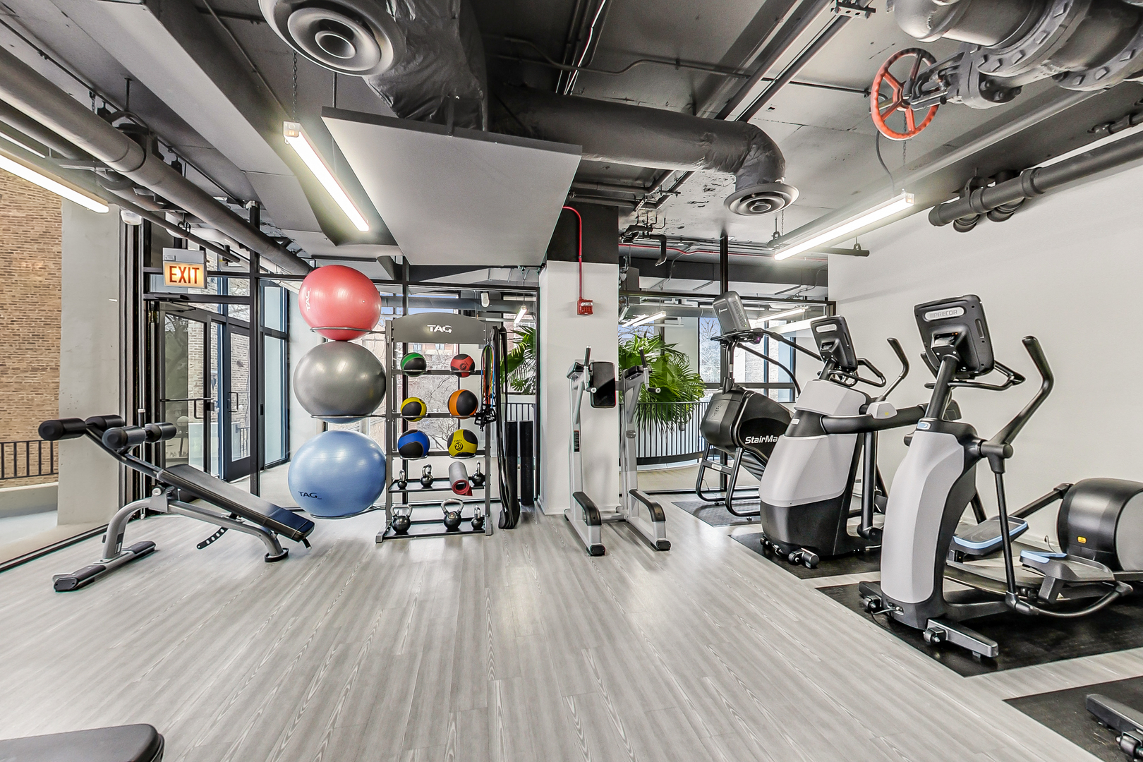 2020 N Lincoln Park West Unit: 18J