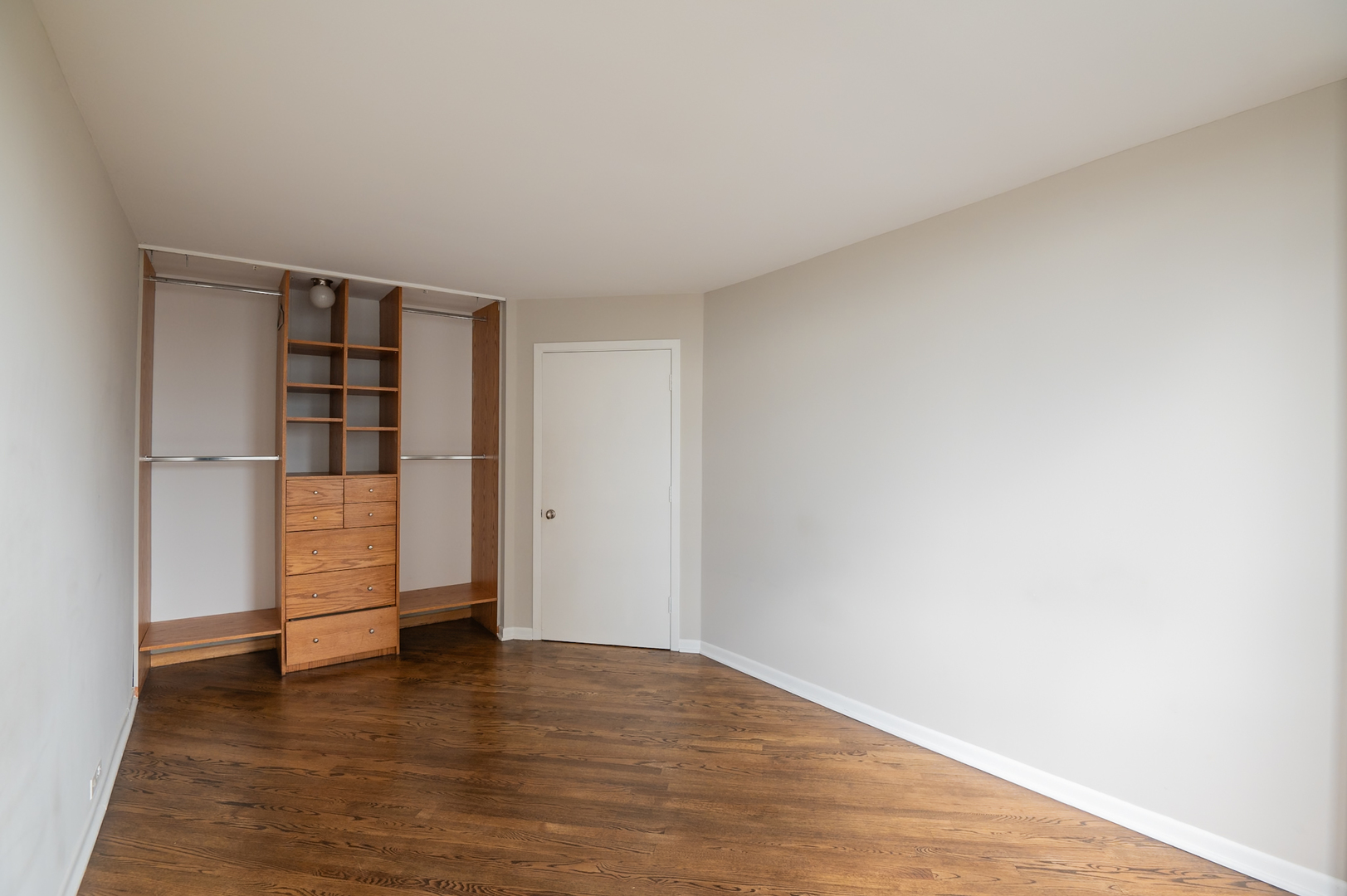2020 N Lincoln Park West Unit: 18J