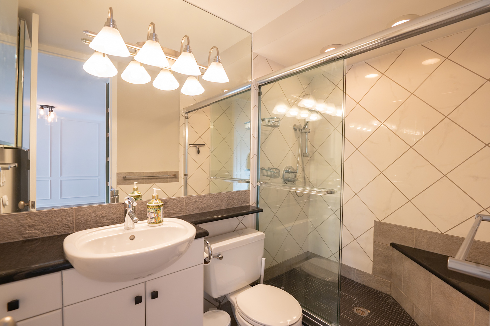 2020 N Lincoln Park West Unit: 18J