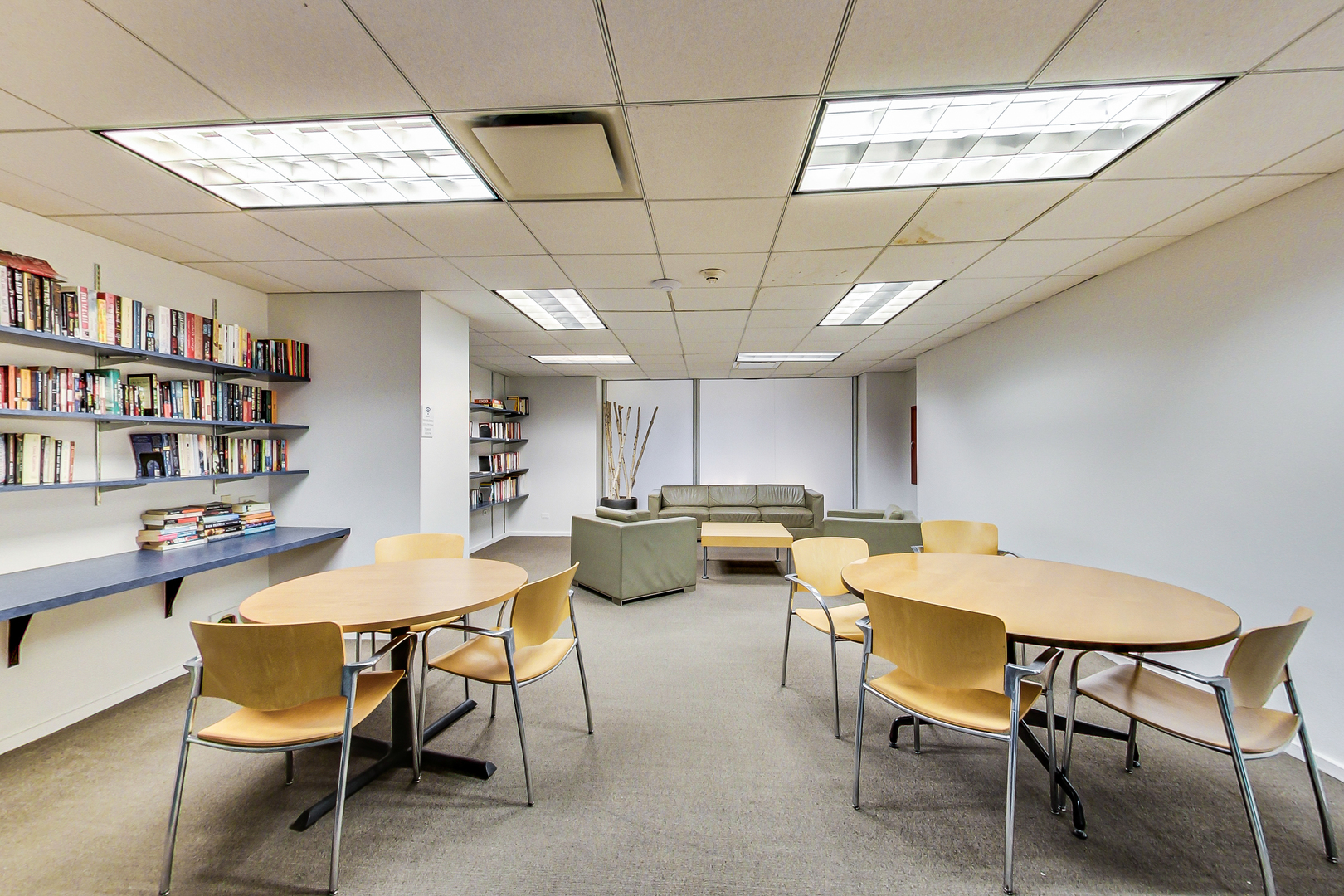2020 N Lincoln Park West Unit: 18J