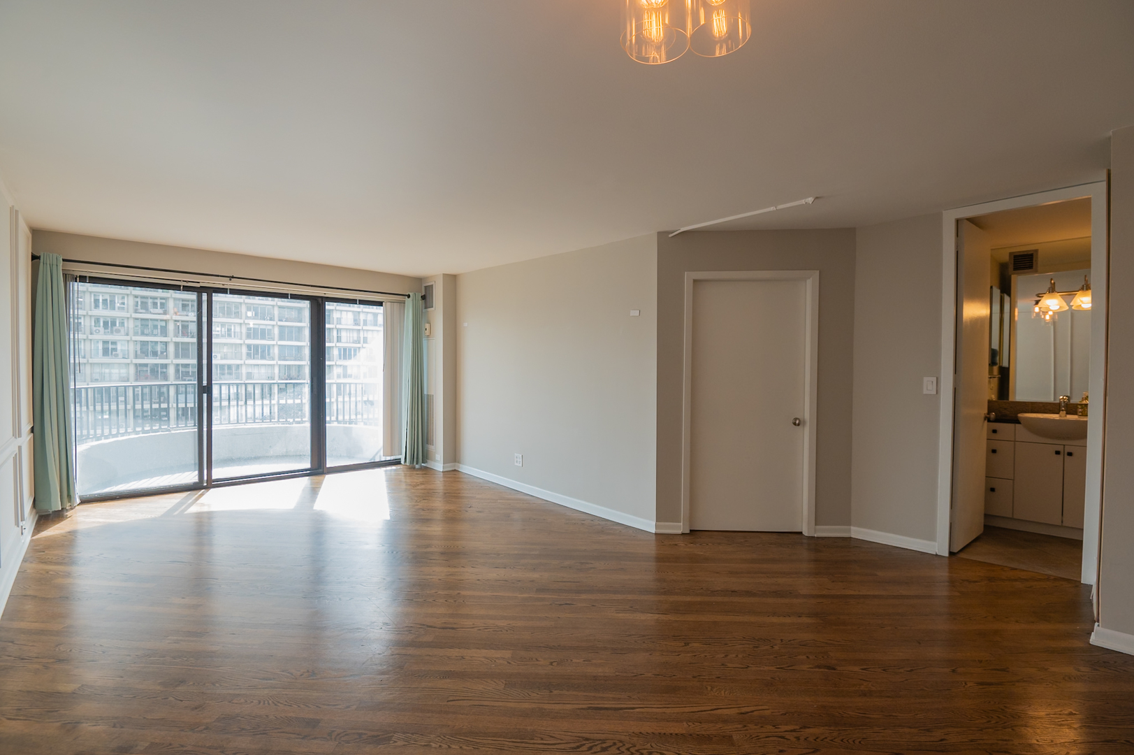 2020 N Lincoln Park West Unit: 18J