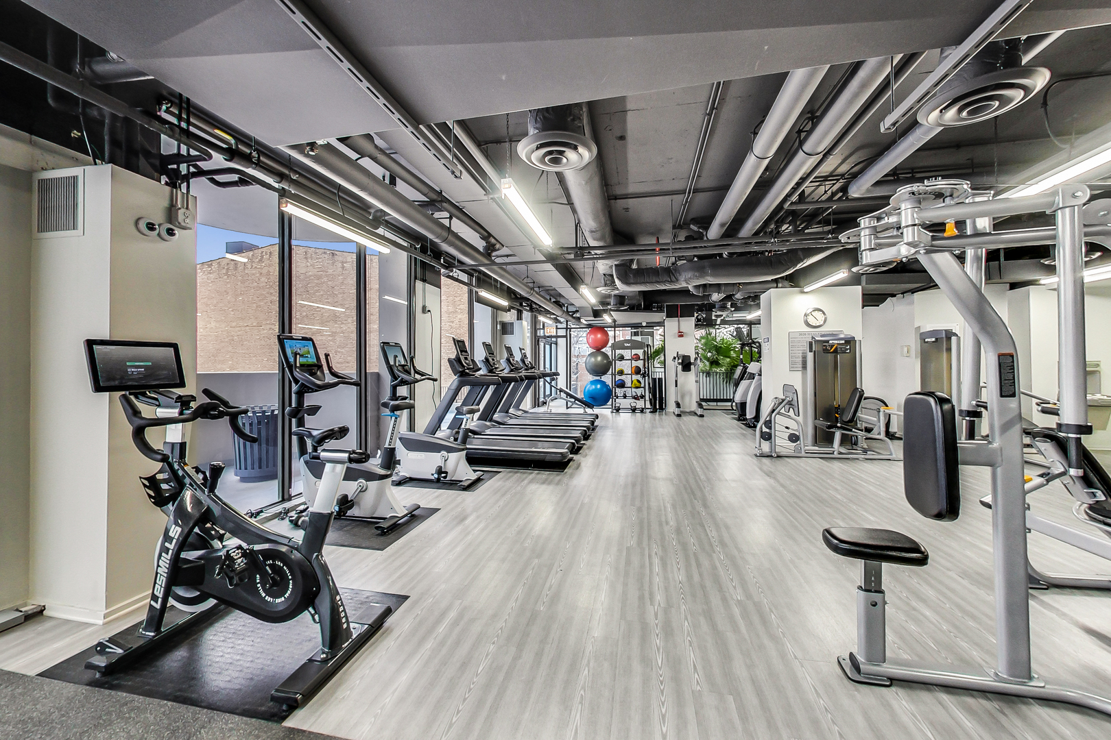 2020 N Lincoln Park West Unit: 18J
