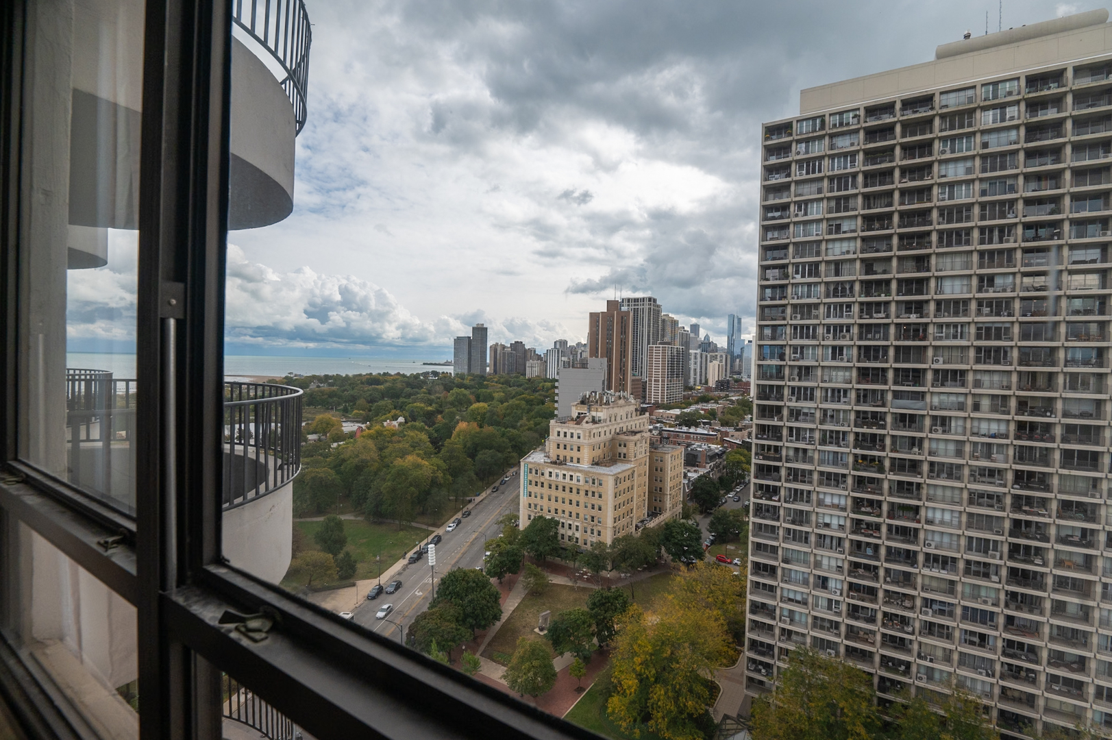 2020 N Lincoln Park West Unit: 18J