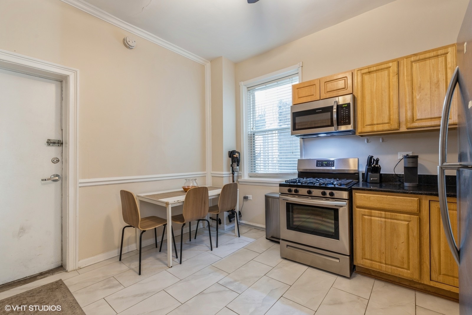 950 W Addison Street Unit: 2