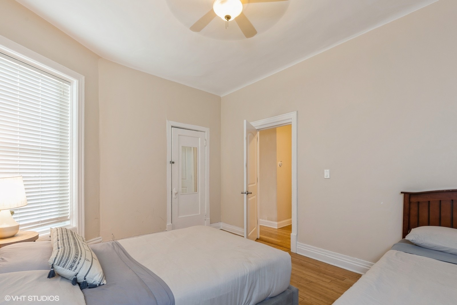 950 W Addison Street Unit: 2