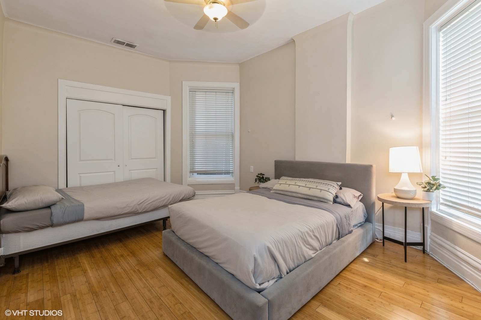 950 W Addison Street Unit: 2