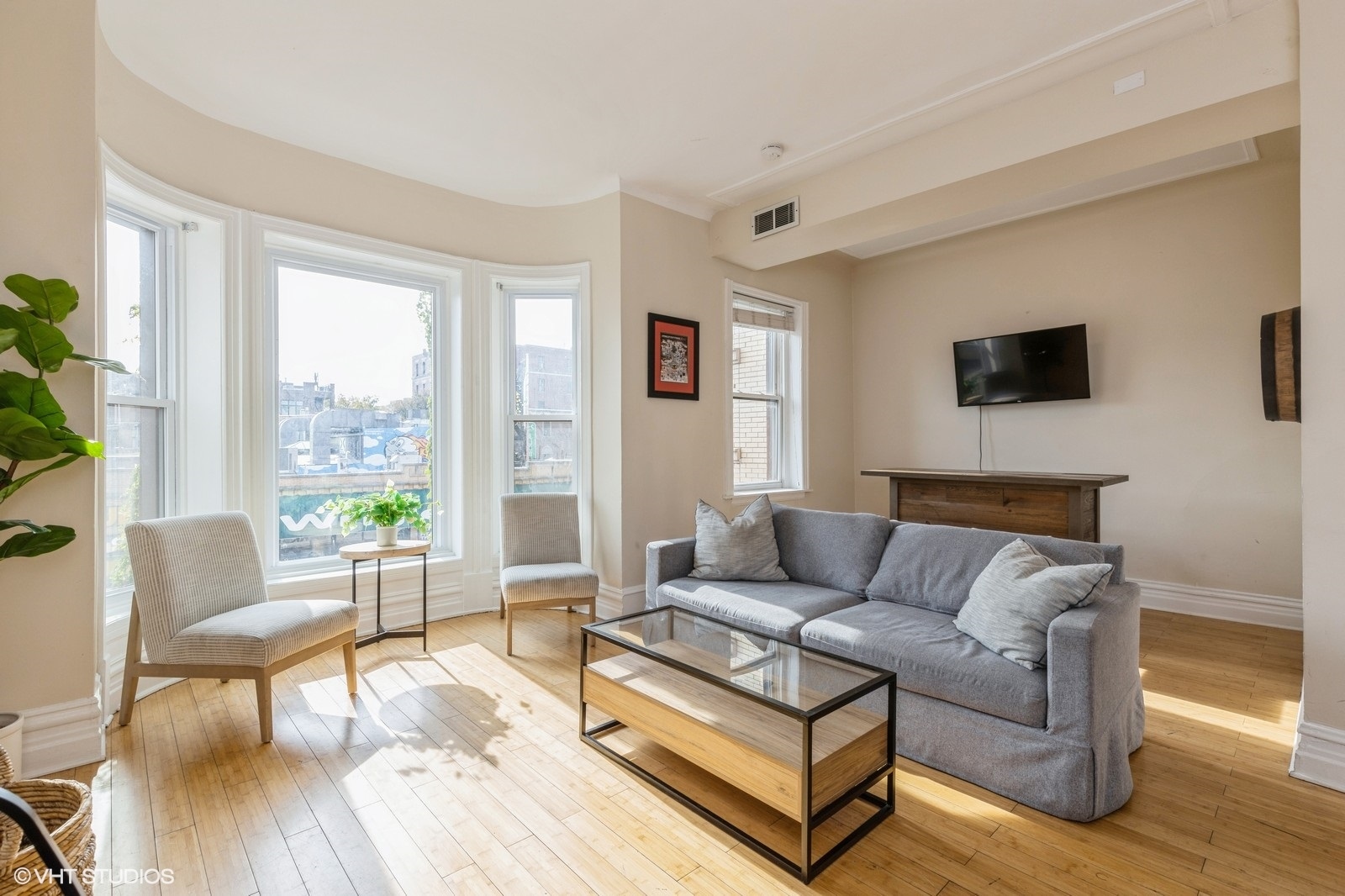 950 W Addison Street Unit: 2