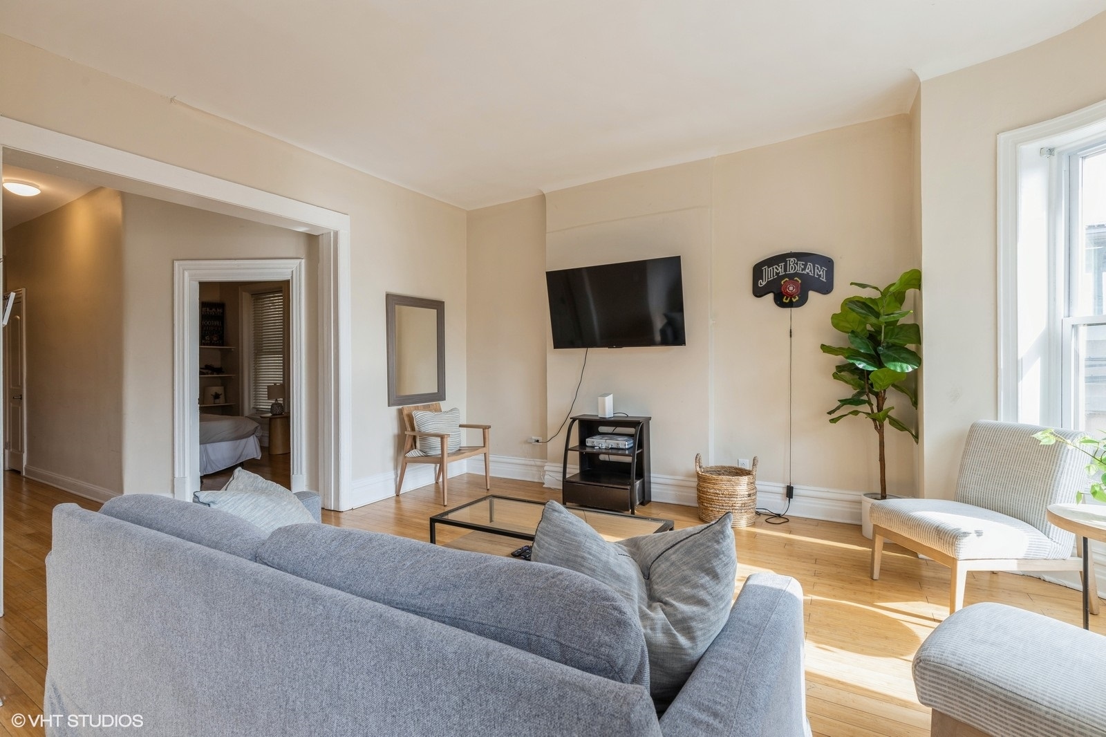 950 W Addison Street Unit: 2
