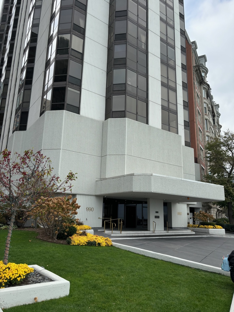 990 N Lake Shore Drive Unit: 6C
