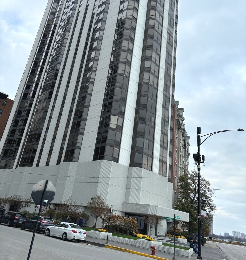 990 N Lake Shore Drive Unit: 6C