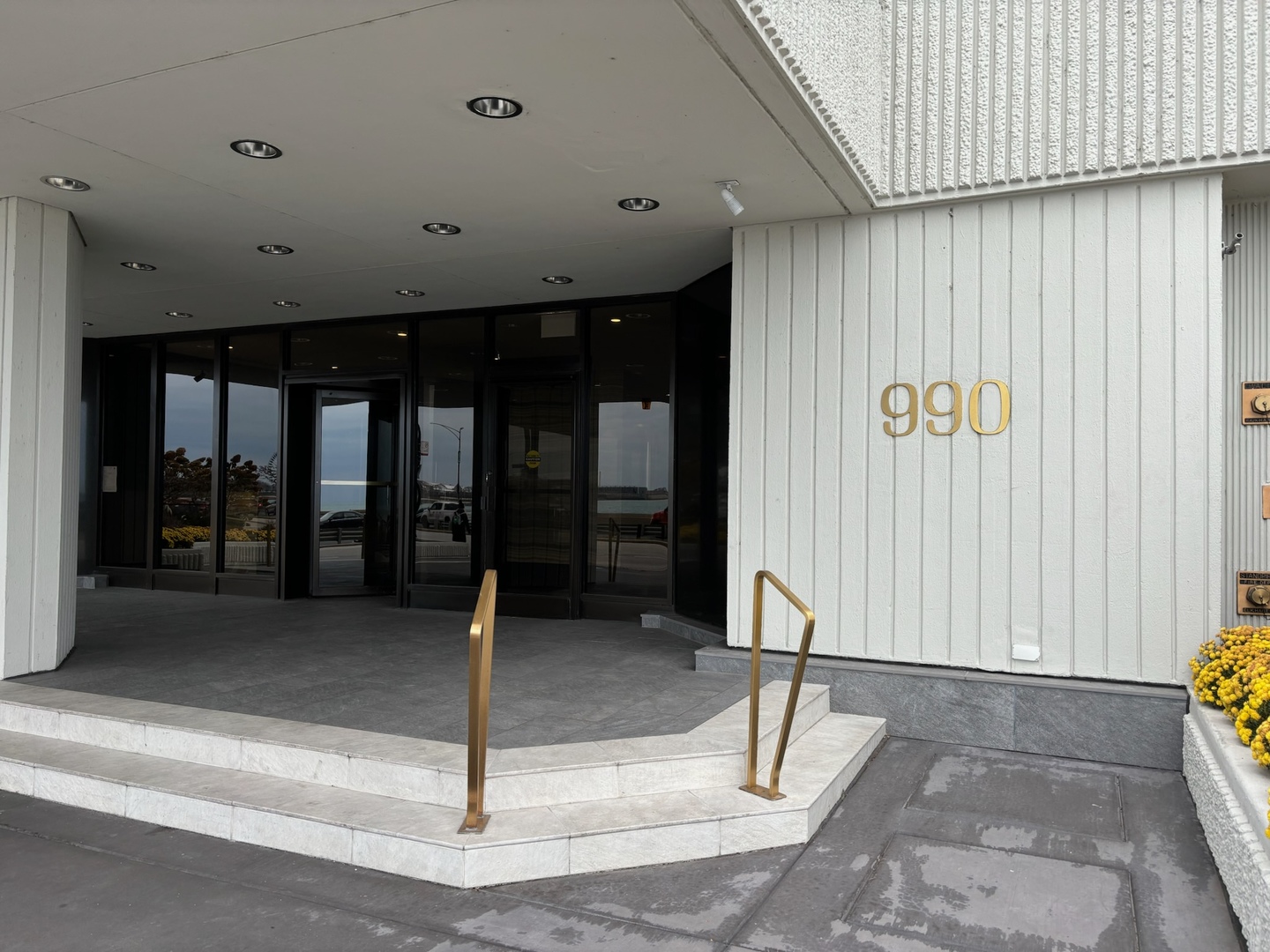 990 N Lake Shore Drive Unit: 6C