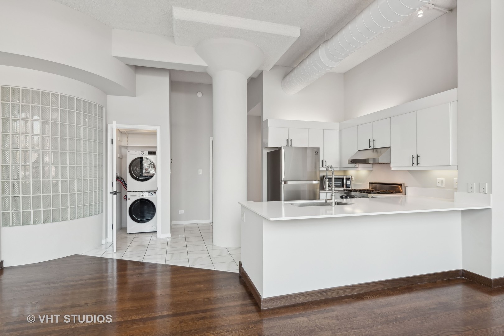 812 W Van Buren Street Unit: 2J