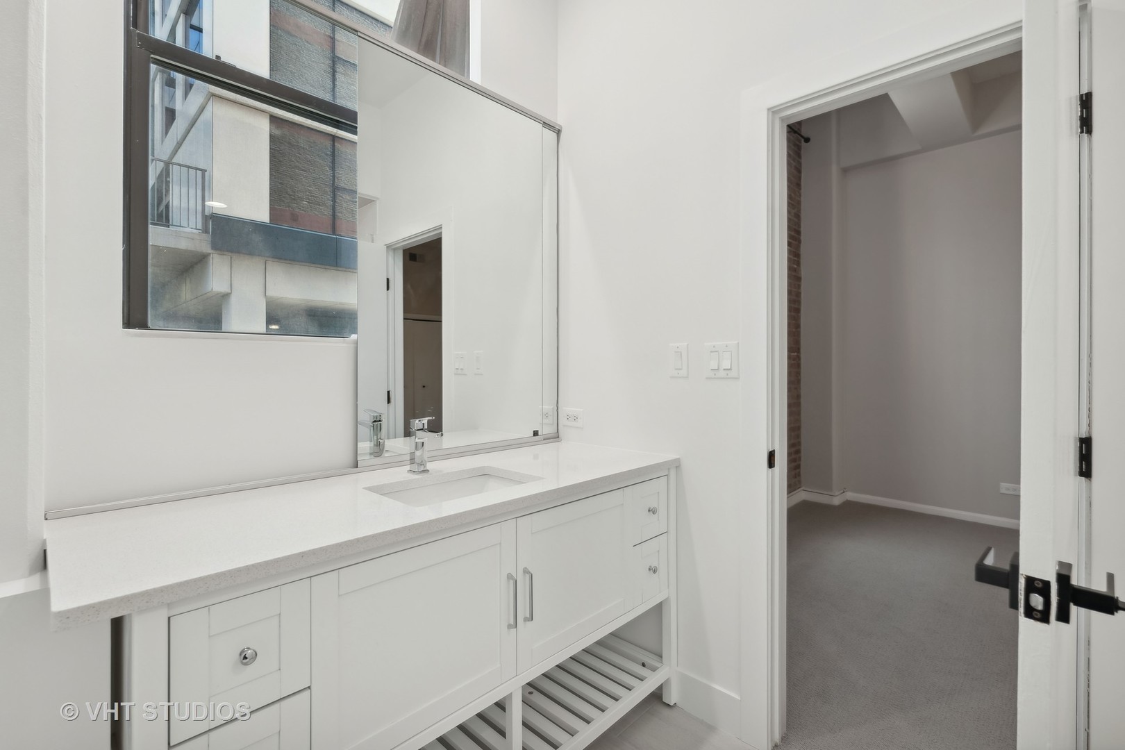 812 W Van Buren Street Unit: 2J