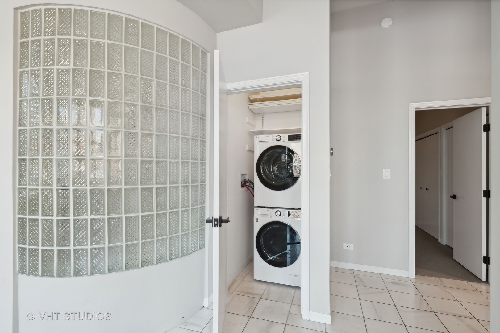 812 W Van Buren Street Unit: 2J