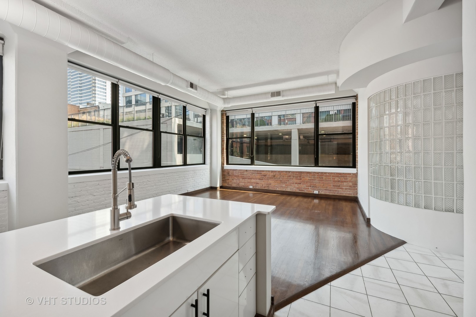 812 W Van Buren Street Unit: 2J