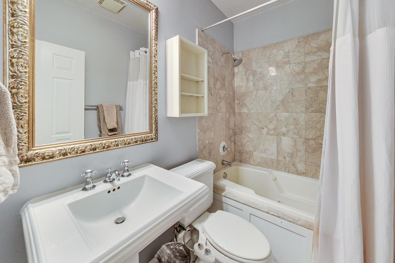 1410 N Cleveland Avenue Unit: 2N