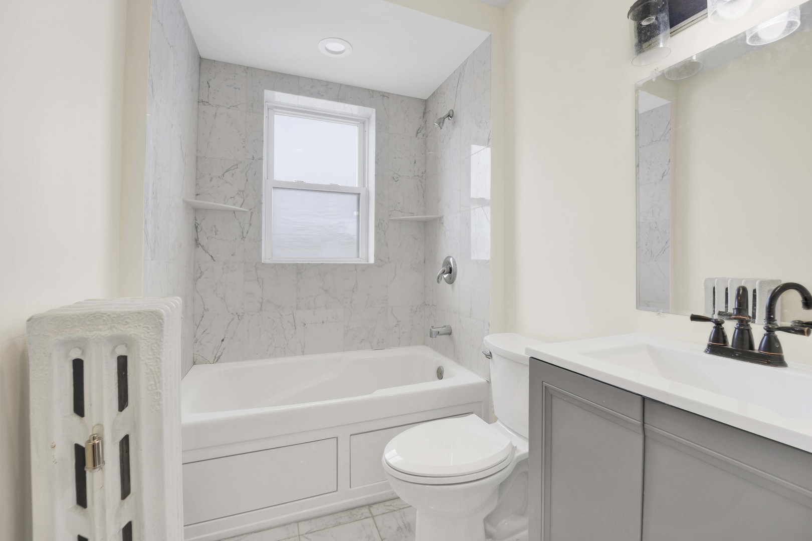 847 W Belle Plaine Avenue Unit: 2N