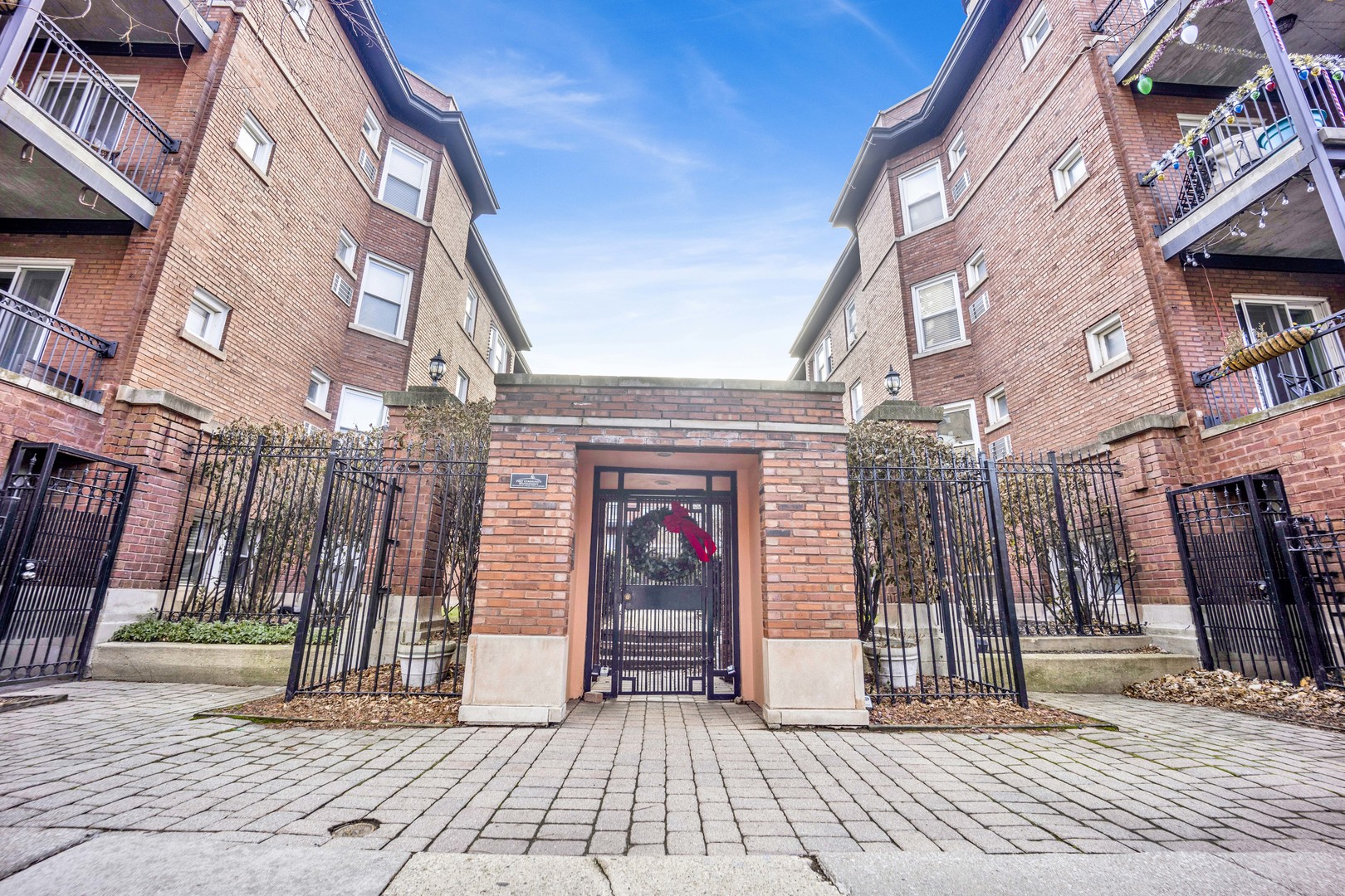 847 W Belle Plaine Avenue Unit: 2N