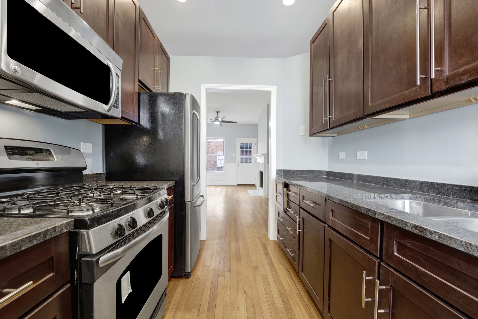 847 W Belle Plaine Avenue Unit: 2N