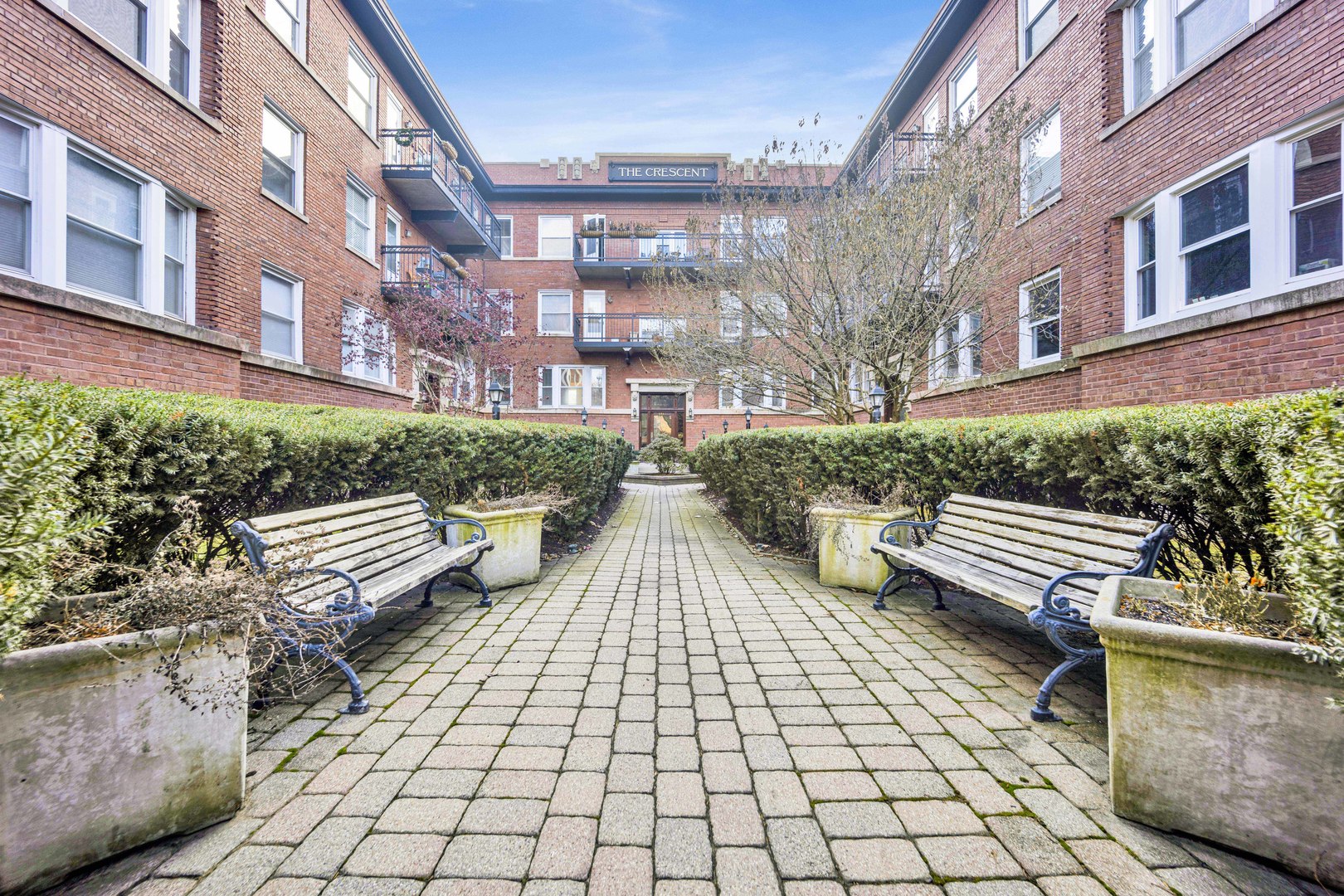 847 W Belle Plaine Avenue Unit: 2N