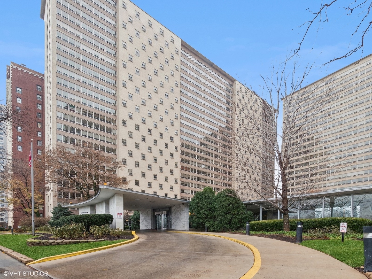 3950 N LAKE SHORE Drive Unit: 1015