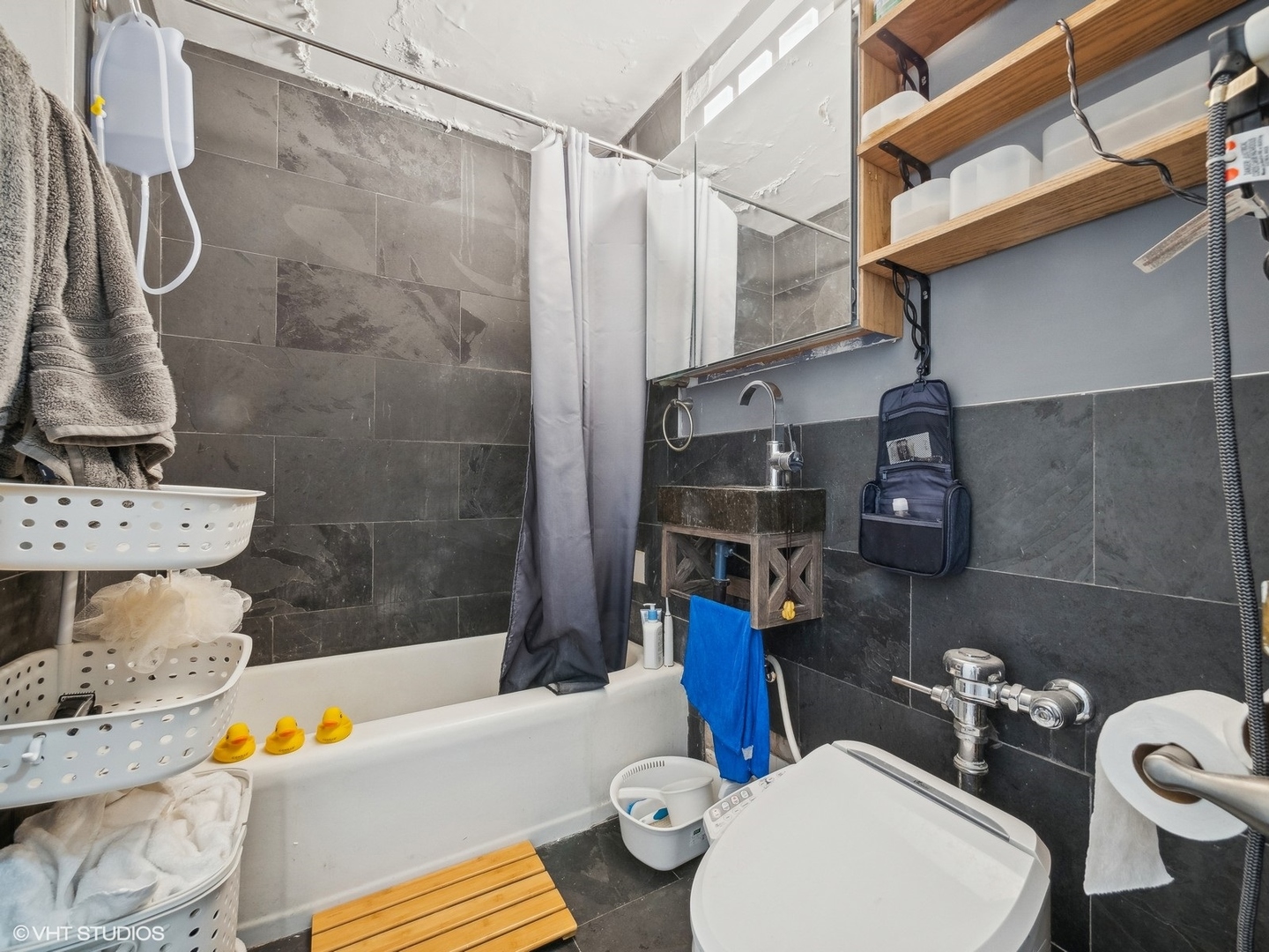 3950 N LAKE SHORE Drive Unit: 1015
